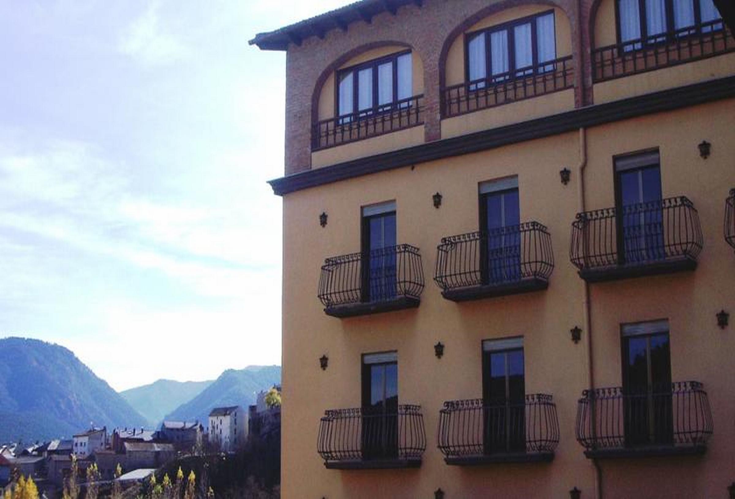 Hotel Bellavista Bellver De Cerdanya Buitenkant foto